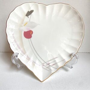 Mikasa Anthurium bone china heart shaped scalloped plate gold trim made in Japan